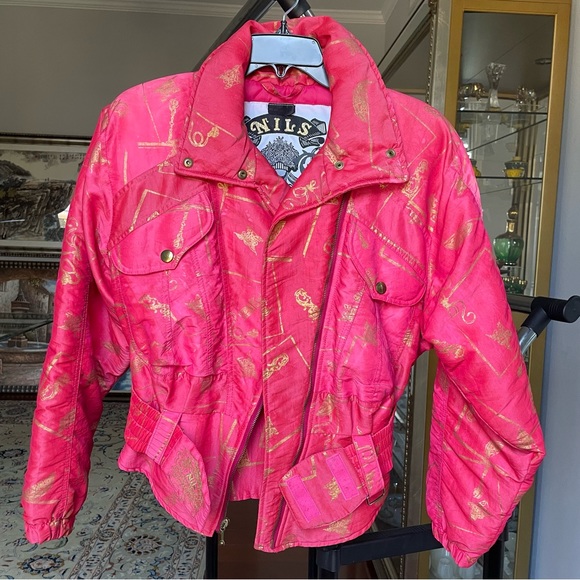 NILS Pink insulated ski
Printed Coat pink and gold
Size: S - Picture 4 of 10